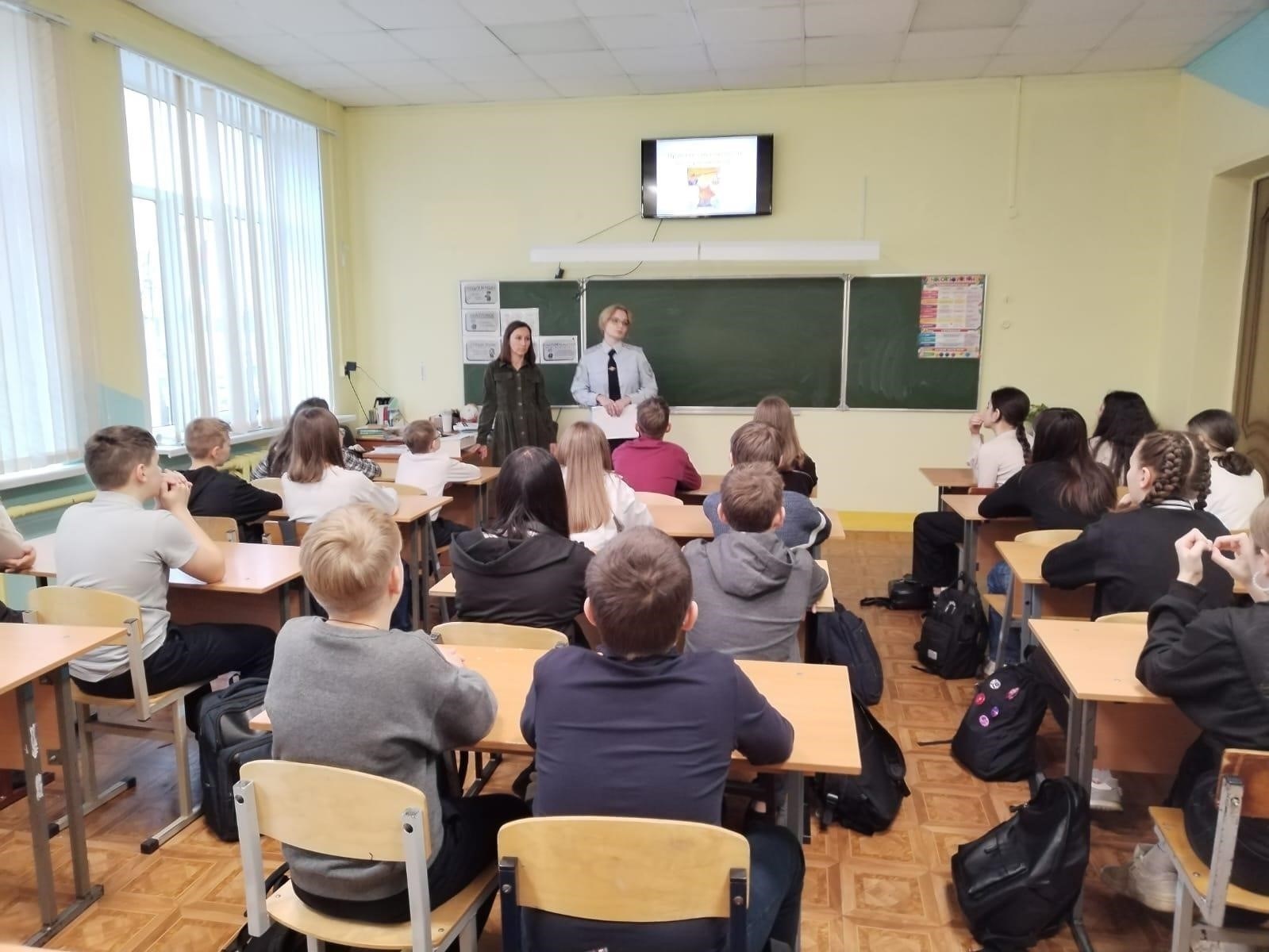 Как обратиться за помощью в комиссию по делам несовершеннолетних в Ярославской области?