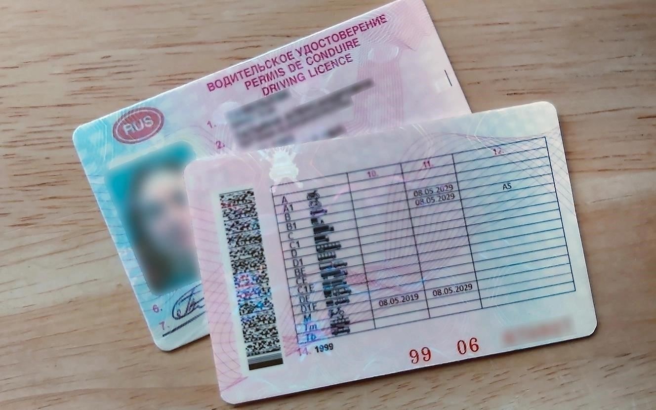 Можно ли законно ездить без действительного водительского удостоверения в ожидании замены?
