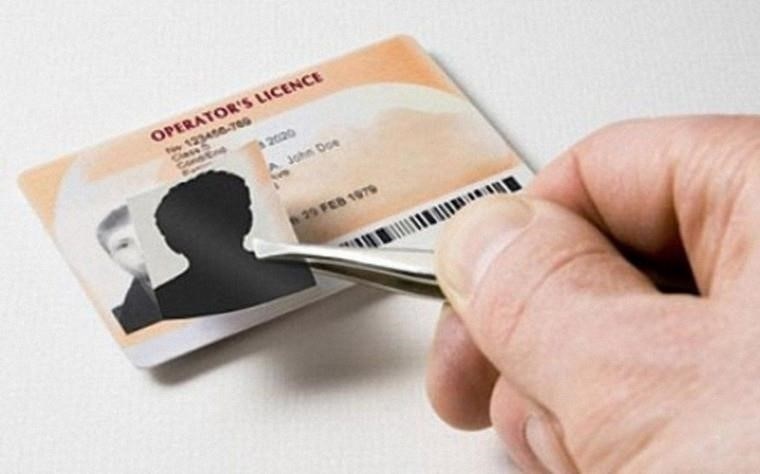 Поддельные документы: Обнаружение поддельных документов в кредитных сделках