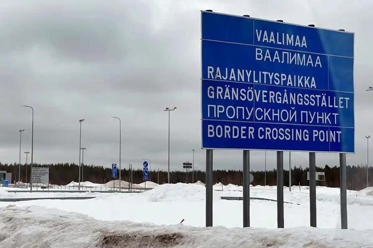 Подробности о процедуре пересечения границы для путешественниковПутешественники, планирующие пересечь границу между Финляндией и Россией, должны следовать обновленным протоколам, вступающим в силу с 2026 года. В зависимости от ситуации, от путешественников могут потребовать соблюдения особых требований к здоровью или безопасности. Ожидается, что эти правила будут меняться в зависимости от проводимого эксперимента, который и определит окончательные шаги по возобновлению работы.