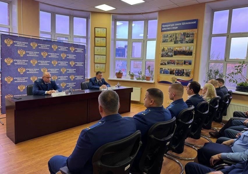 Совет депутатов Щелковского района играет ключевую роль в обеспечении возврата имущества и документов, изъятых в ходе судебных разбирательств. Под контролем местных властей этот процесс осуществляется в сотрудничестве с экспертами-юристами, администрацией района и прокуратурой. Основная ответственность лежит на муниципальных органах, которые обеспечивают возвращение имущества законным владельцам в соответствии с законом.